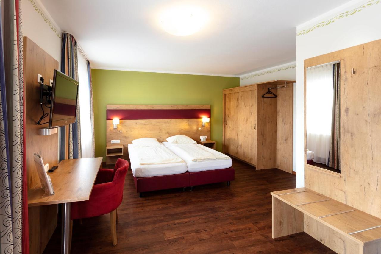 Ferienhotel Herzog Neumarkt am Wallersee Exterior photo